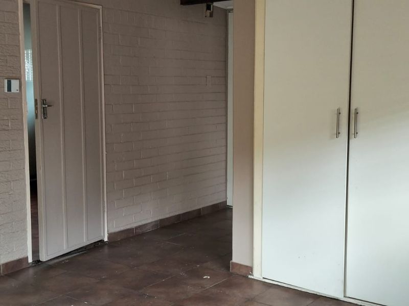 Space and Comfort 4 bedroom for sale with flatlet in Selcourt - Photo 5