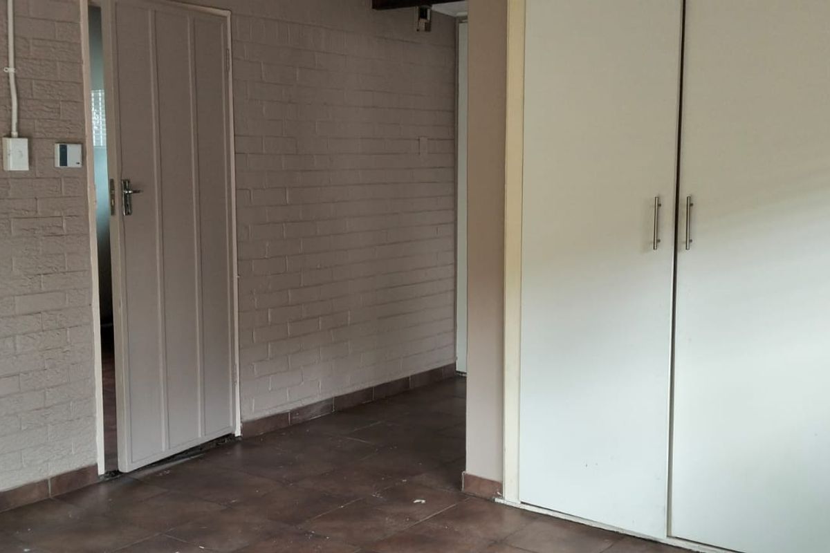 Space and Comfort 4 bedroom for sale with flatlet in Selcourt - Photo 5