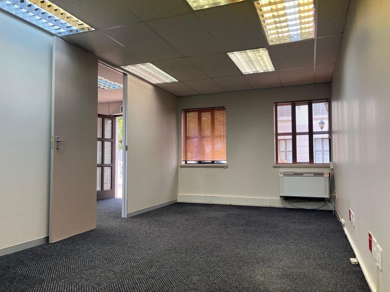 Ground Floor Offices within Secure Corporate Park! - Photo 2
