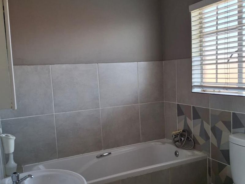 BEAUTIFUL 3 BEDROOM DUPLEX FOR SALE IN EQUESTRIA - Photo 6