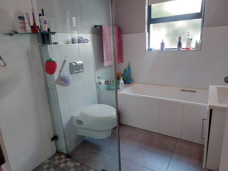 Beautiful Home For Rental in Palm Lakes Estate - Photo 6