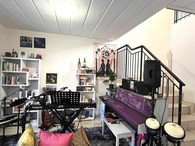 Double Storey Delight! Modern Townhouse + Pet-Friendly!! - Photo 8