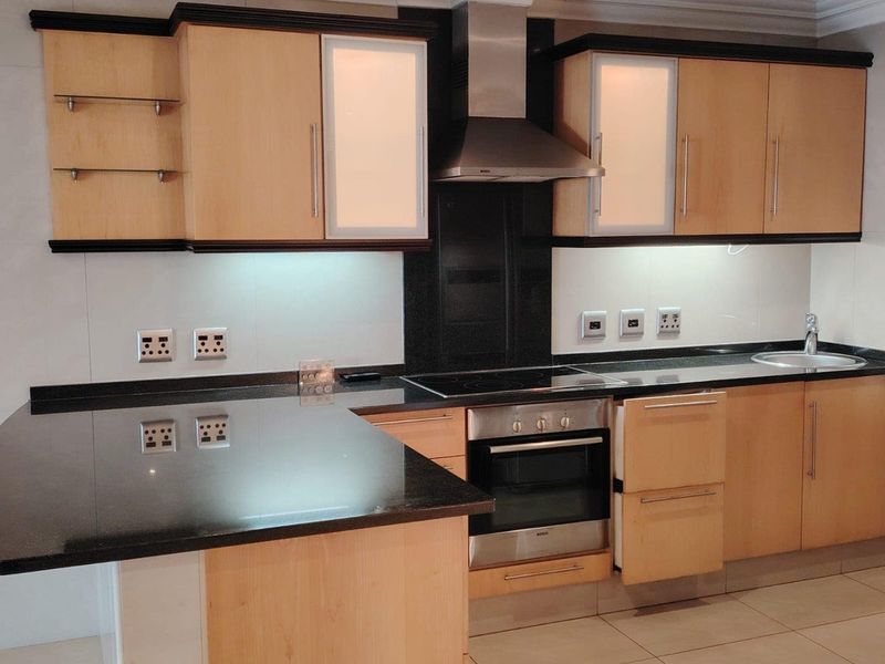 Stunning 3-Bedroom Apartment for Rent in Umhlanga - Photo 4