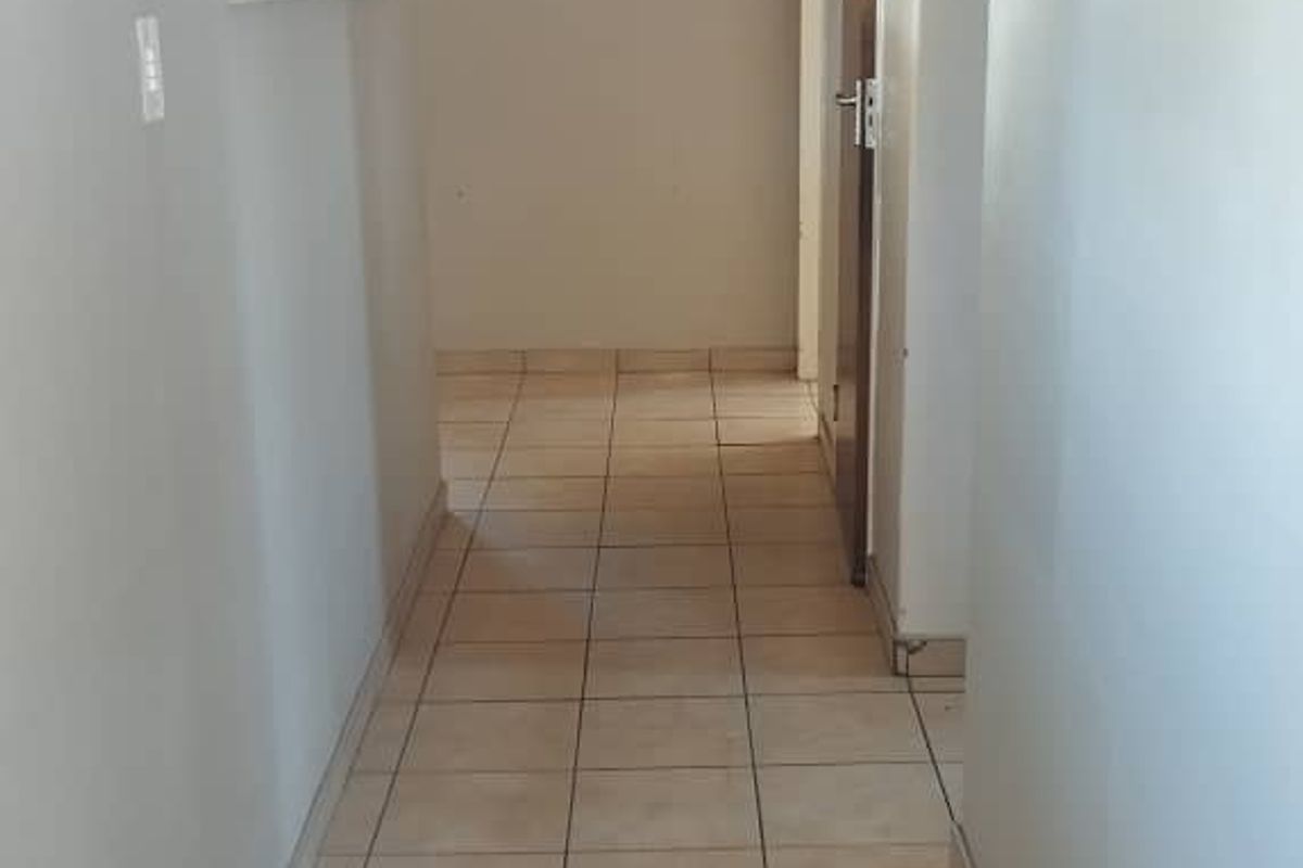 Spacious family home with income-generating flats - for Sale!! - Photo 3