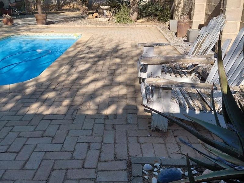 Neat Family Home - Photo 5