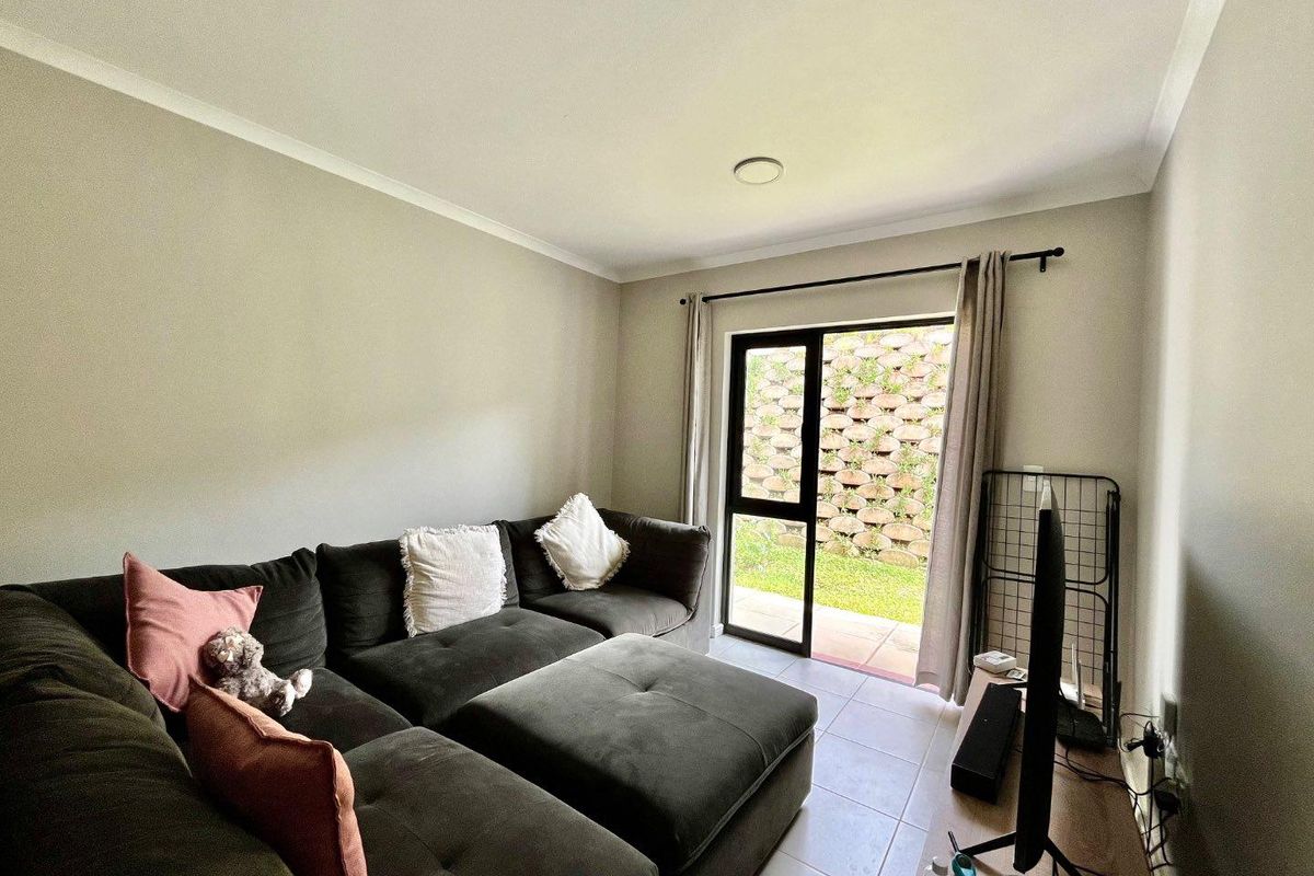 2 Bedroom Ground Floor Apartment with Private Garden – Waterfall - Photo 5