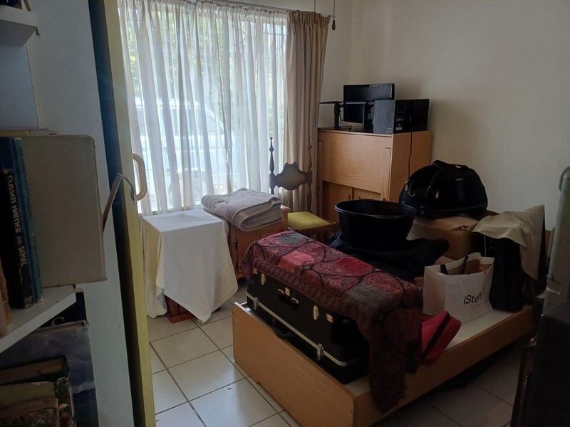 Spacious Family Home with Study, Pool & Excellent Location - Photo 8