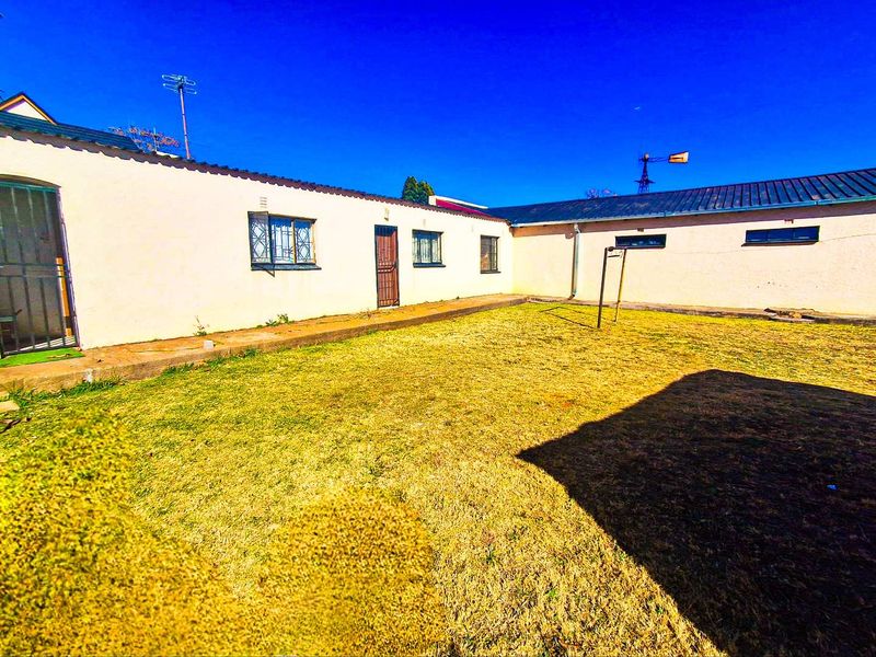 PRICE IS NEGOTIABLE! "An ideal home featuring a vast expanse of land of 2.5 Hectares" - Photo 9