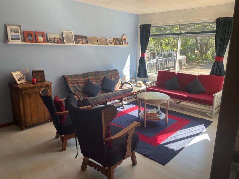 8 Bedroom house with so much potential - Photo 9