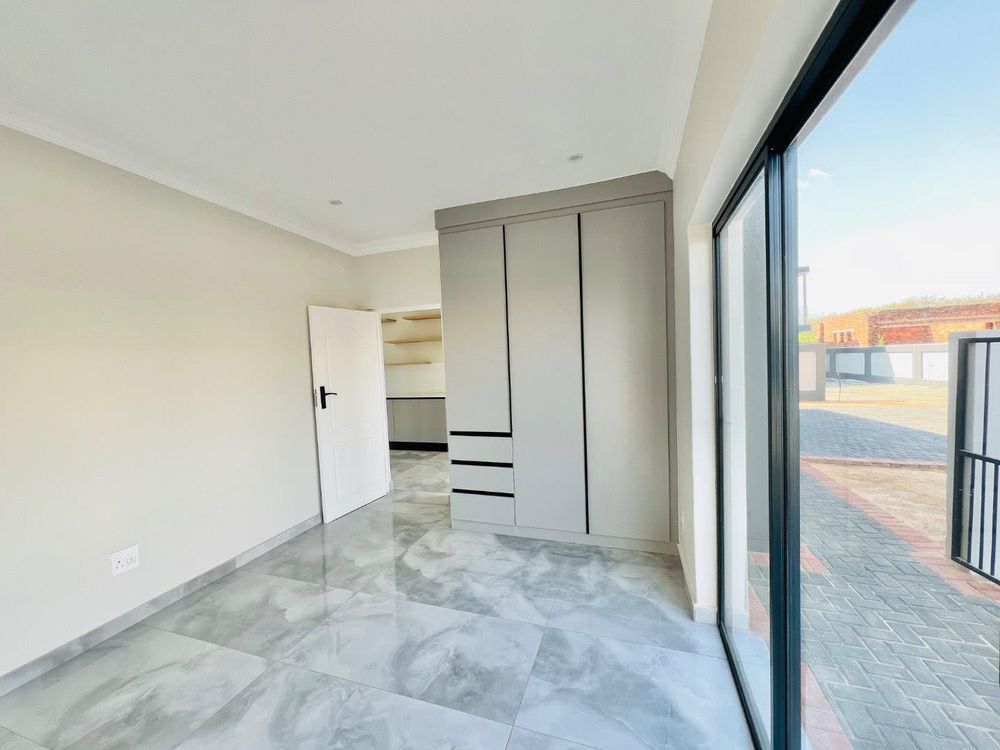 Downstairs bedroom 