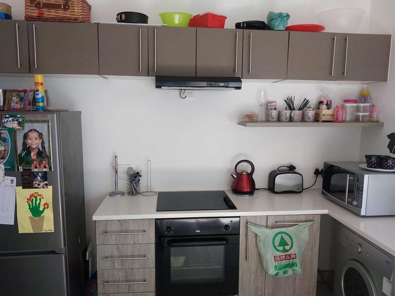 This Apartment comes with furniture! 🌷Only 40km South of Windhoek in a lovely complex nearby the Pharmacy and Golf Club. - Photo 4