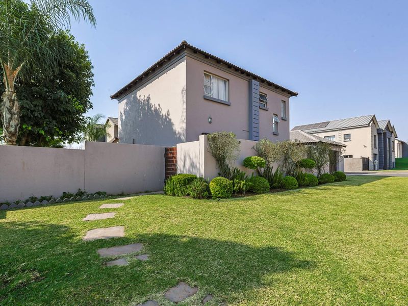 Spacious 3-Bedroom Family Home in Secure Meadows Estate - Photo 2
