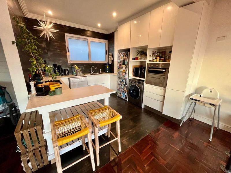 3 bedroom Apartment in SEA POINT - Photo 7