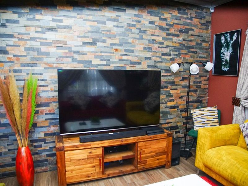 STUNNING HOUSE IN A SECURE ESTATE & PET FRIENDLY! - Photo 6