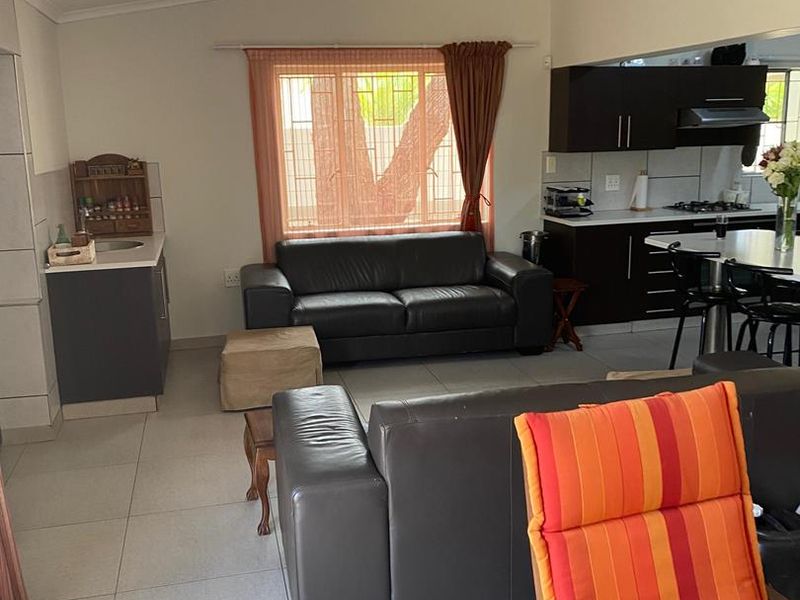 Beautiful home with pool for sale! - Photo 7