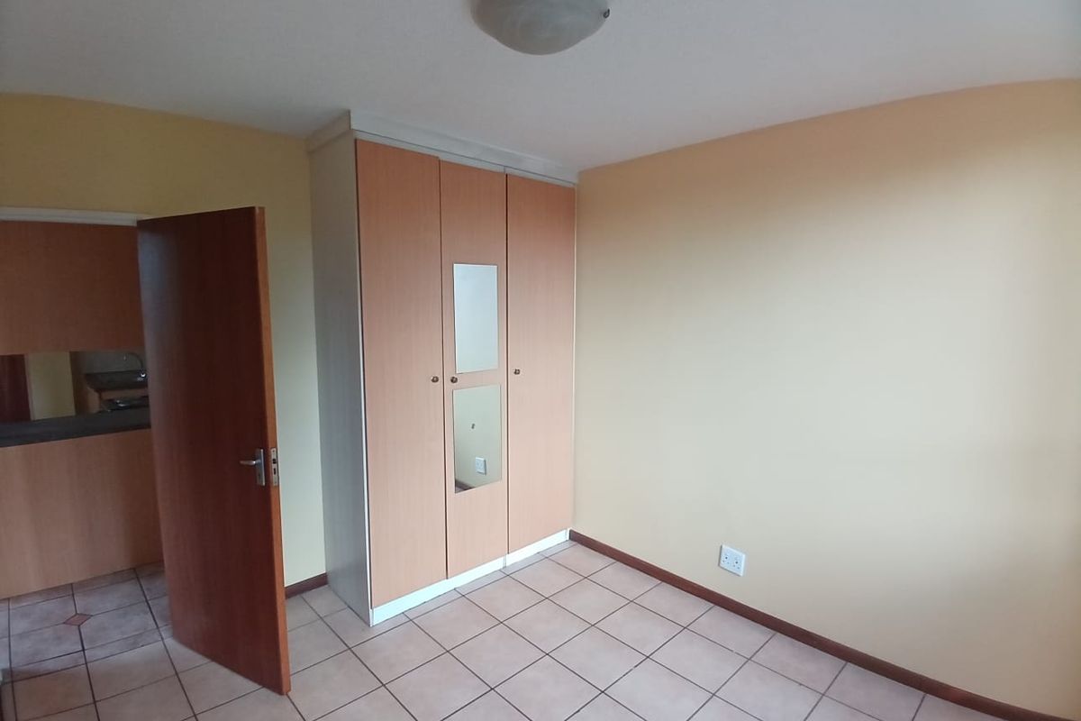 2 Bedroom to rent in Hatfield - Photo 5