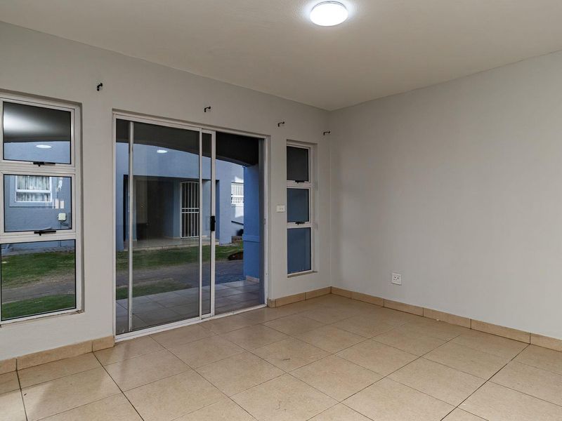 Your Ideal Home: Ground Floor Unit with Patio & Pool Access - Photo 6
