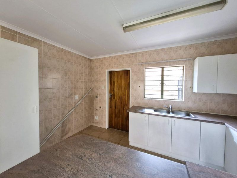 FOR SALE – Selrose Park Retirement Village - 1 Bedroom / 2 Living Retirement unit Equestria Pretoria - Photo 10