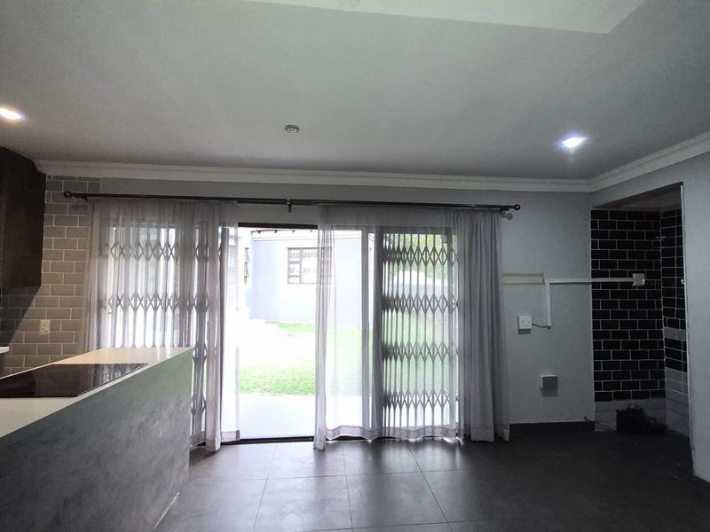 BACHELOR COTTAGE FLAT TO RENT IN BIRCHACRES - Photo 10