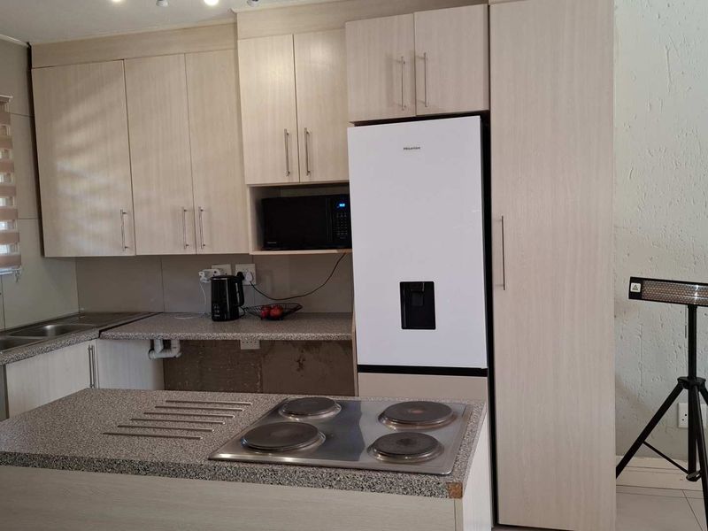 Secure townhouse - Upstairs unit in Popular Complex - Photo 8