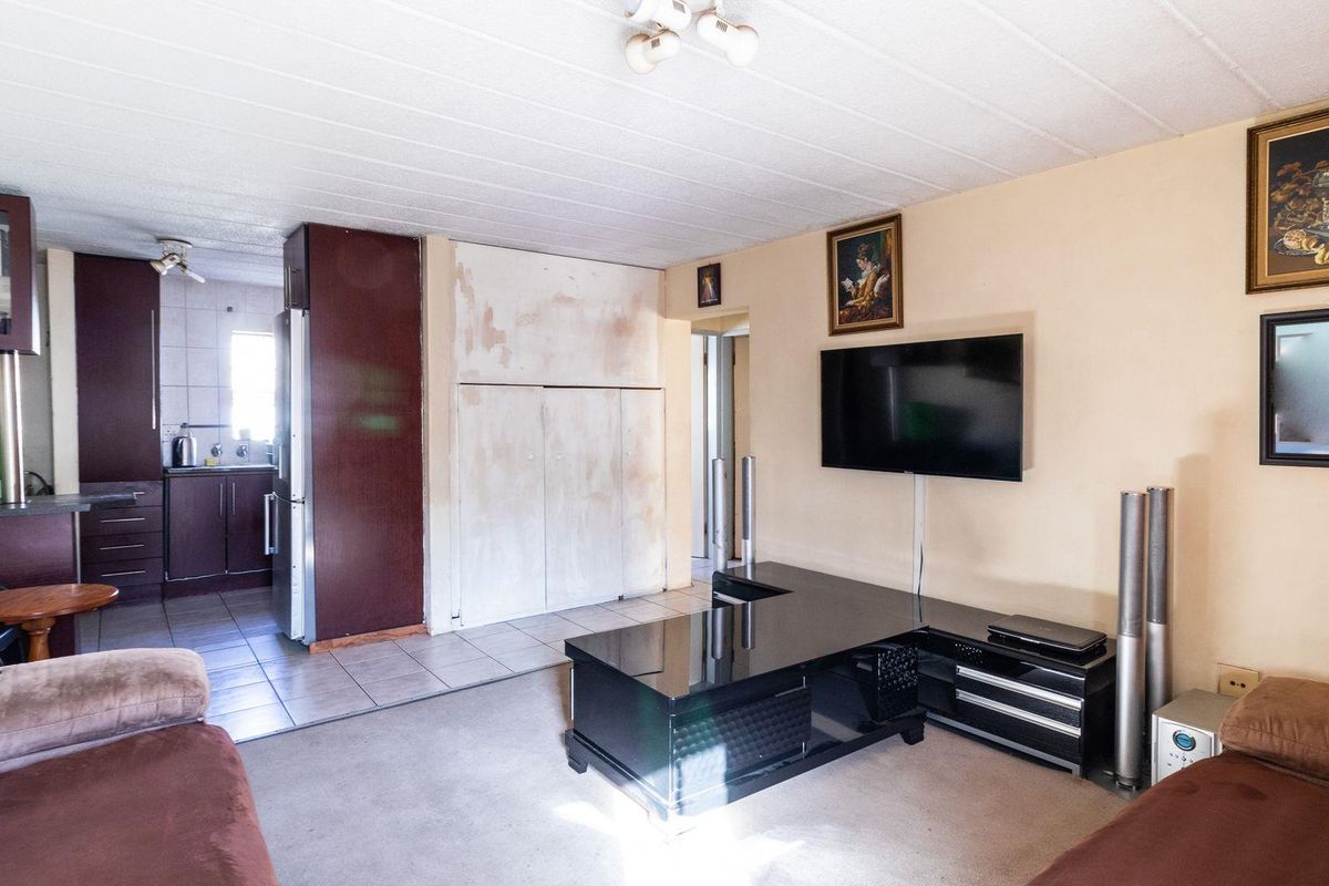 Kemptonian Comfort: Spacious 2-Bedroom Awaits - Photo 4