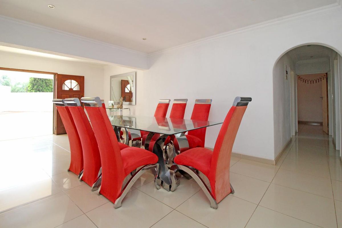 Beautiful 4 Bedroom Family Home - Photo 3