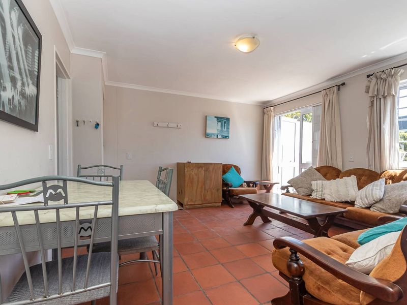 Investor's Dream: Modern, Secure, and Centrally Located - Photo 4