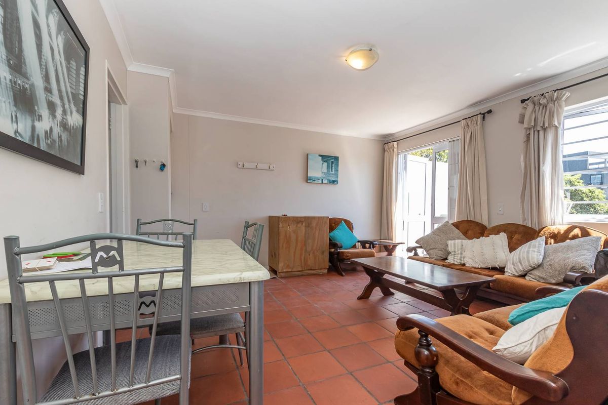 Investor's Dream: Modern, Secure, and Centrally Located - Photo 4