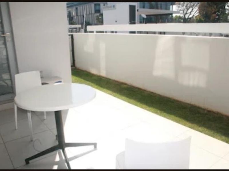 Immaculate fully furnished 2 Bedroom Garden apartment - Photo 8