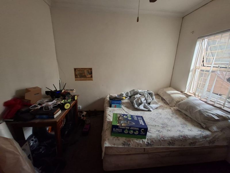 Spacious 3 Bedroom Family Home with Braai Room & Big Yard” - Photo 9