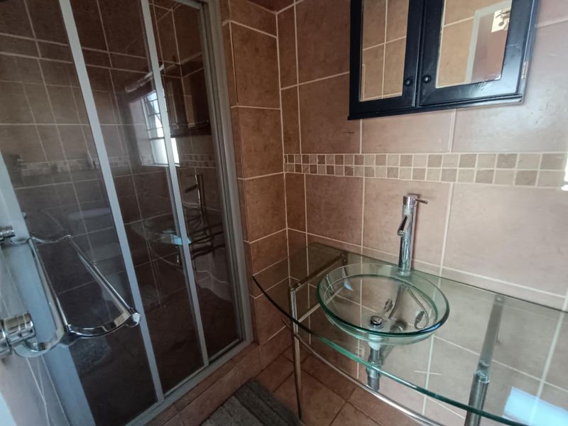 HEUWELSIG SECURITY ESTATE - 3 BED - 2 BATH & A STUDY - Photo 9