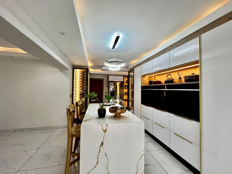 Luxurious 4-Bedroom House in Willow Acres Estate - Photo 7