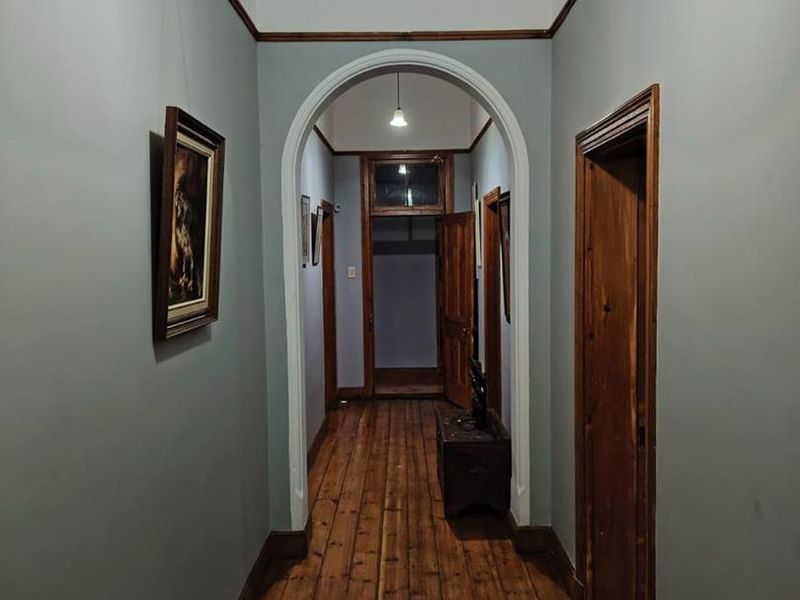 Old-Worlde Charm with Immaculate Elegance - Photo 8