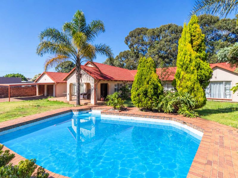 Renovate, Refresh and Reimagine This Helderkruin Gem - Photo 4