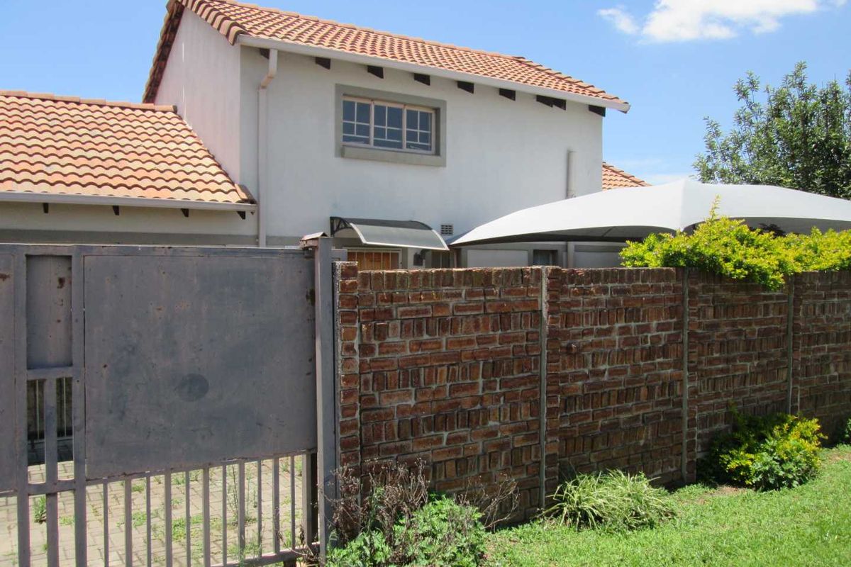 '' VERY BEAUTIFUL ,NEAT AND CLEAN [3] THREE BEDROOMS HOUSE FOR SALE IN WEST VIEW SECURITY ESTATE[ BARGAIN ] - Photo 2