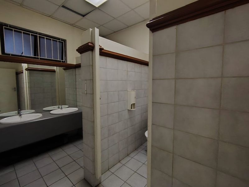 Durban CBD Ground Floor Retail to Let - Photo 4