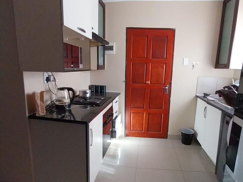 Clayville R 840 000- 2 beds, 1 bath - Photo 3