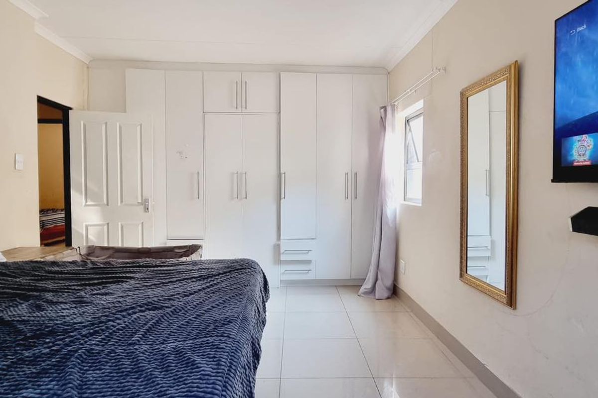 Modern Three bedroom home for sale in Khomasdal - Photo 5