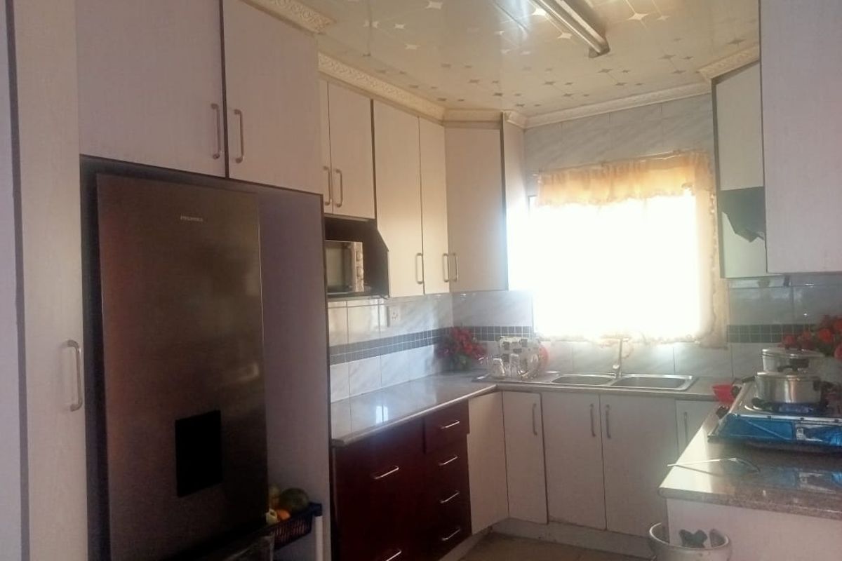 Apartment for Sale in Newcastle Central. - Photo 3