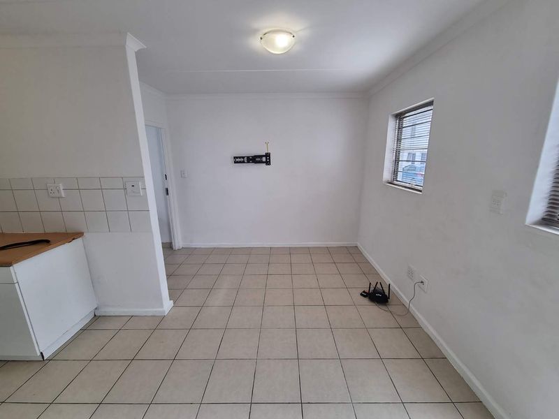 Unfurnished 2-Bedroom Duplex Apartment for Rent in Maitland - Photo 2