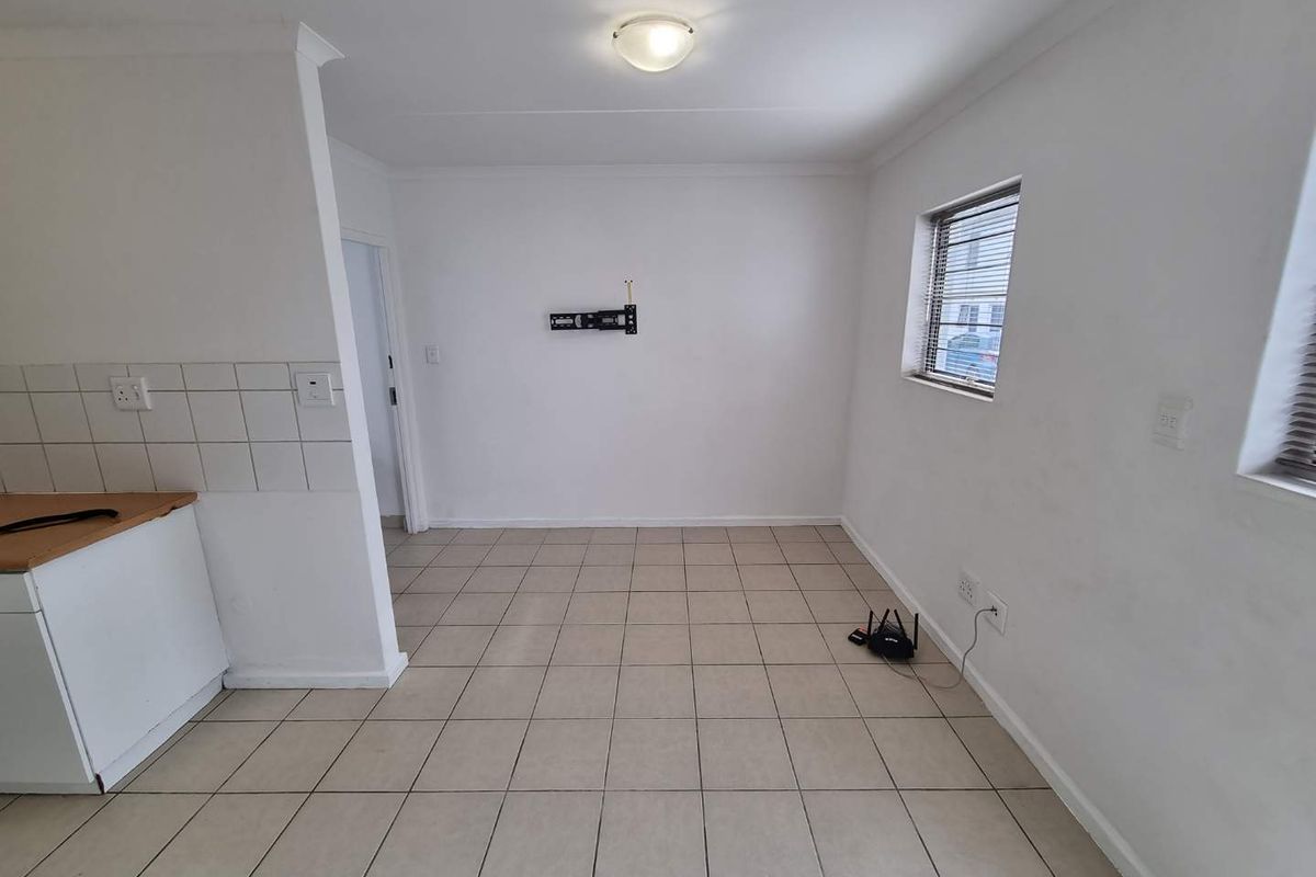 Unfurnished 2-Bedroom Duplex Apartment for Rent in Maitland - Photo 2