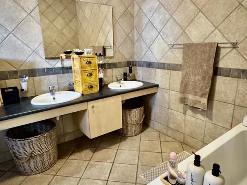 Discover Comfort & Style at Windhoek Country Club Estate - Photo 8