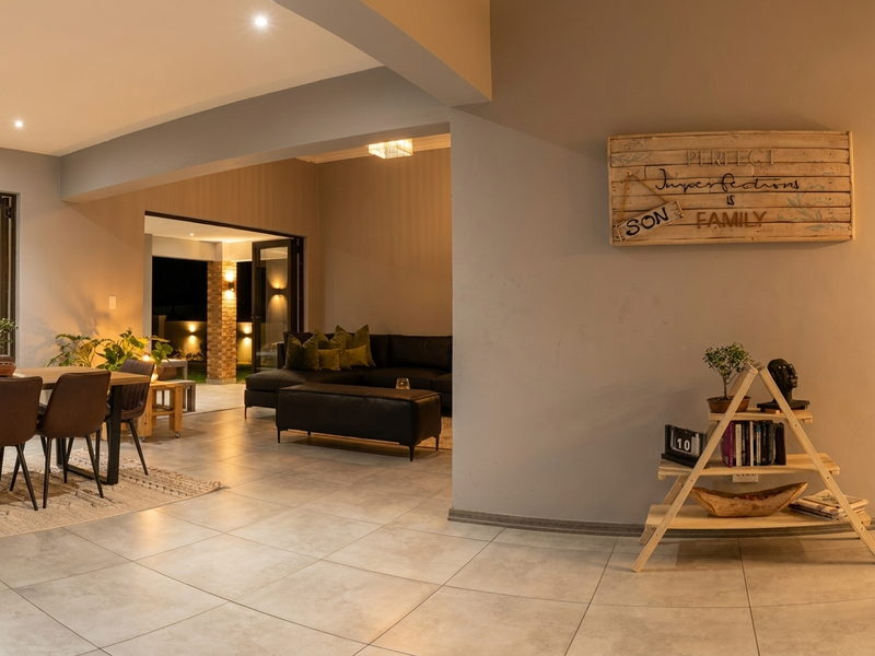 Single Level Contemporary Family Living on an Expansive 880sqm Stand - Photo 9