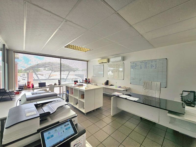 Modern 100m2 Office for Sale in Southern Industrial! - Photo 10