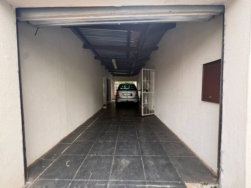 Charming 3-Bedroom Home with Lush Garden & Pool in Rothdene - Photo 9