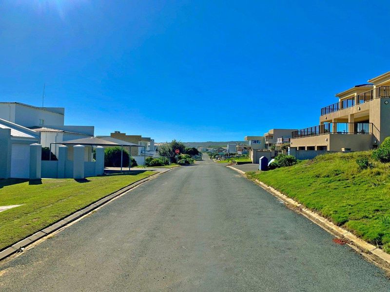 Show-stopping Stand with Ocean view - Photo 9