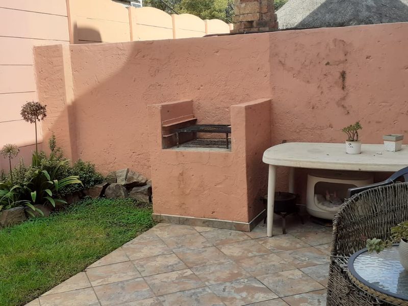 Secure, Stylish Living in Raceview - Photo 2