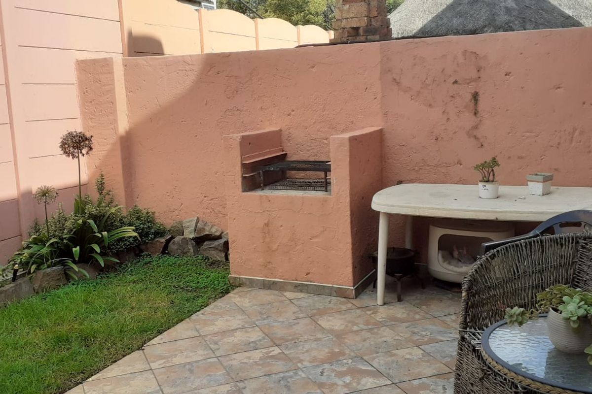 Secure, Stylish Living in Raceview - Photo 2