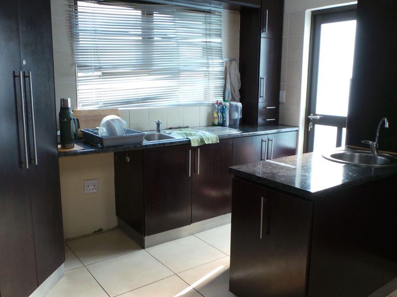 Perfect for the extended family or to earn an extra income. - Photo 3