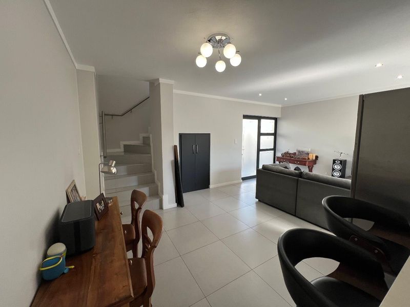 Elegant 2 Bedroom, 2 Bathroom Duplex for Rental in Secure Estate - Photo 10